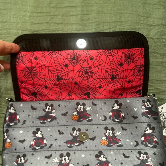 Harveys Seatbelt Disney Vampire Mickey Medium Crossbody NWT SOLD OUT - Picture 4 of 16